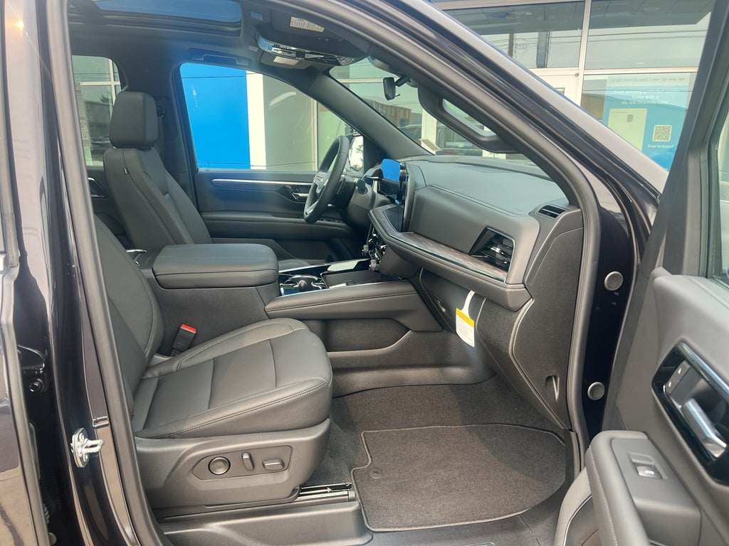 2026 Chevrolet Suburban LT - Photo 18