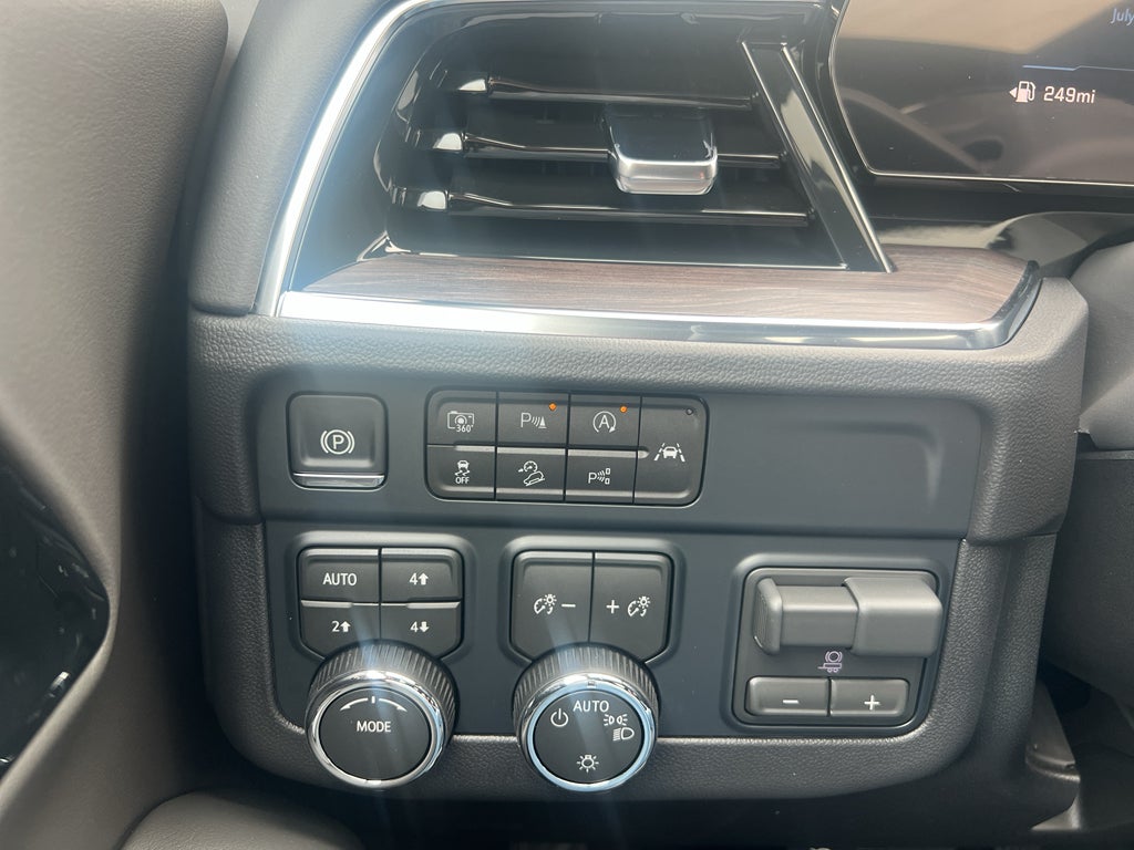 2026 Chevrolet Suburban LT - Photo 27
