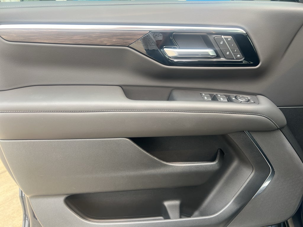 2026 Chevrolet Suburban LT - Photo 6