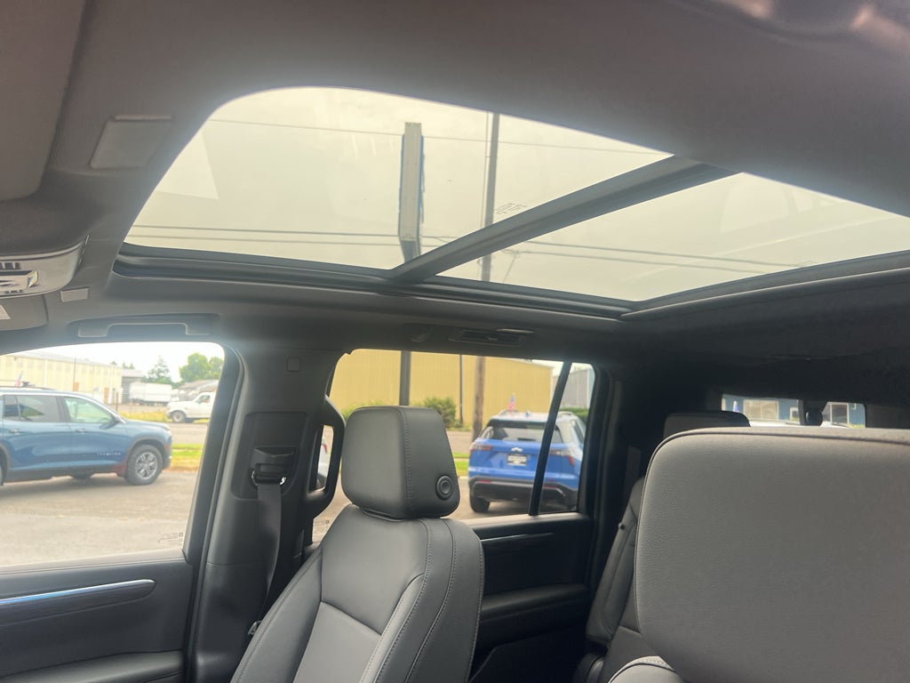 2026 Chevrolet Suburban LT - Photo 9
