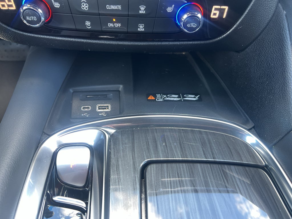 2022 Buick Enclave Essence